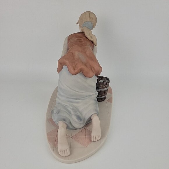 Laszlo Ispanky Cinderella Girl Washing Floor Limited Edition Porcelain Figure - Picture 3 of 6